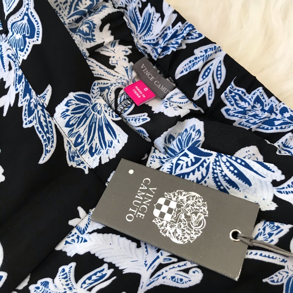 Vince Camuto Crepe Floral Print Casual Pants - Picture 4 of 5